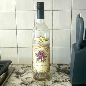 🌟 Rose wine bottle from Hildale Utah